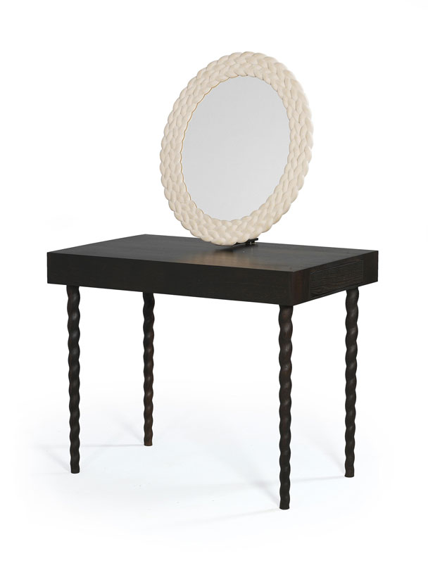 "Psyche-Dressing Table" der Designerin Ulrike Lienbacher: Ein Möbel  ist
 ein Gebrauchsgegenstand und unterliegt  deshalb nicht den 
Folgerechtsrichtlinien. Im  Dorotheum als Kunstwerk gehandelt, wurde dem
 Käufer deshalb auch die Gebühr verrechnet. 