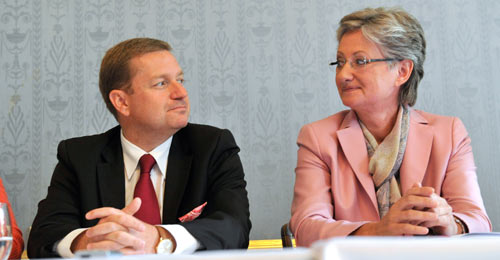 Verschoben weil "zu ehrgeizig": die Zentralmatura. Im Bild Bildungsministerin Claudia Schmied und ÖVP-Bildungssprecher Werner Amon.