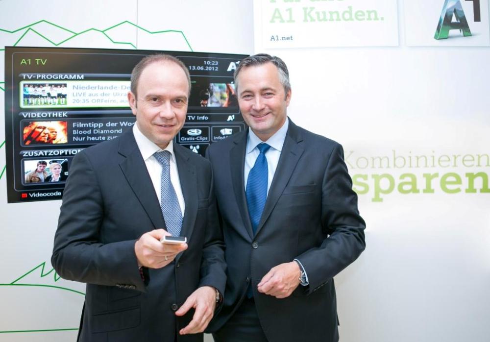 Alexander Sperl, Marketingchef von A1, und Firmenchef Hannes Ametsreiter.