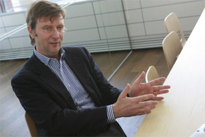 "Ich mag einmal von der Ärztekammer etwas hören außer ein Nein. Wir brauchen Organisationsmodelle, wo Arztpraxen länger offen haben und 
eine bessere Versorgung im niedergelassenen Bereich gewährleistet ist, 
mindestens so lange wie auch der Billa offen hat"