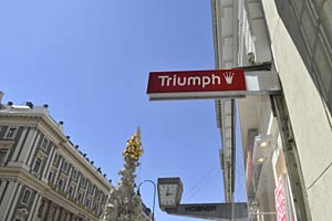 Die Zahl der Wäschefilialen steigt. In der Produktion steigt Triumph aber auf die Bremse.