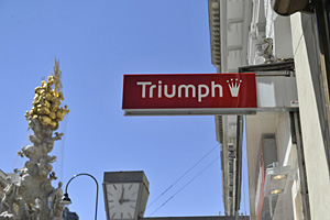Triumph-Filiale am Graben in Wien. Triumph-Filiale am Graben in Wien.