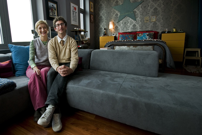 Glückliche Besucher im Privatheim.
Beispiele für Webseiten zum Haustausch und für Privatunterkünfte: de.airbnb.com 9flats.com gloveler.de housetrip.com couchsurfing.org wimdu.atIntervac HomeLink +++ Gabinohome