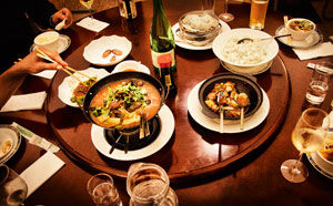 Chefkoch Zhang Fa Jun bietet Delikatessen-Hardcore von solch ausgewogener Finesse, dass man nie aufhören möchte zu essen. Scharf ist es aber schon - und wie!