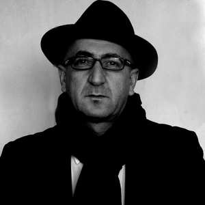 Mehmet Emir, Sozialarbeiter, Kolumnist und Fotograf für die Stadtzeitung "Augustin. Mehmet Emir, Sozialarbeiter, Kolumnist und Fotograf für die Stadtzeitung "Augustin.