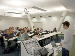 Nicolas Kayser-Bril sprach in der vergangenen Woche auf der Datenjournalismus-Konferenz des FJUM. Nicolas Kayser-Bril sprach in der vergangenen Woche auf der Datenjournalismus-Konferenz des FJUM.