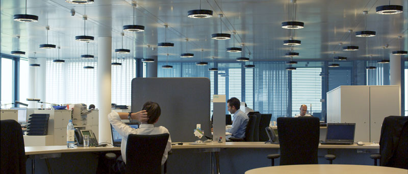 Am Arbeitsplatz einchecken wie in ein Hotel: Insgesamt sieben 
Arbeitsplatztypen stehen zur Verfügung - für Nestwärme ist auf Wunsch ebenfalls 
gesorgt. 