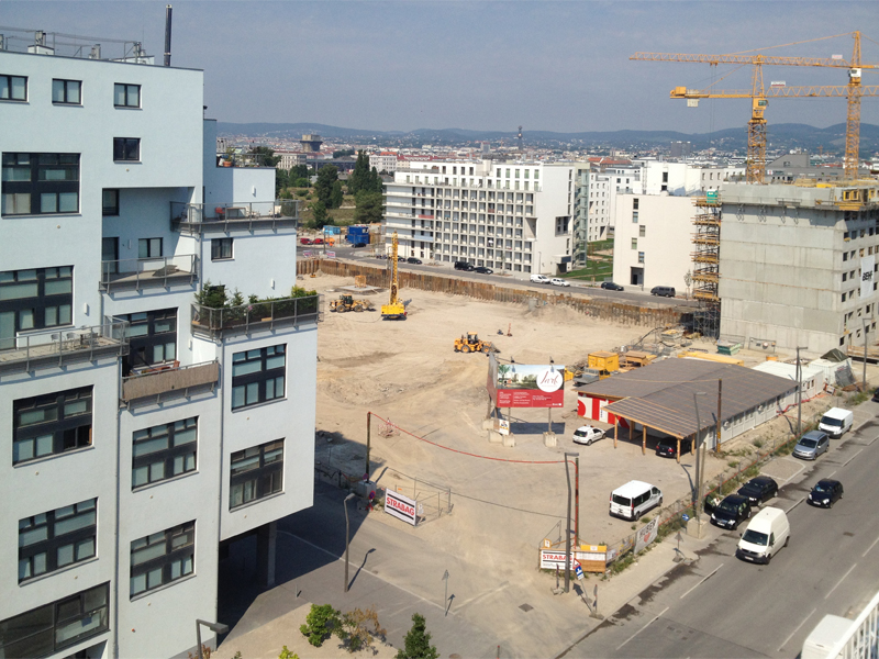 In der unmittelbaren Nachbarschaft wird weiterhin fleißig gebaut. 