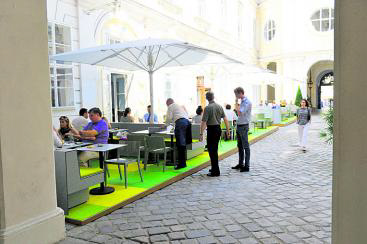 Ein barocker Innenhof in bester Lage, der endlich gastronomisch abheben soll: das neue "Freyung 4" im Palais Kinsky. Ein barocker Innenhof in bester Lage, der endlich gastronomisch abheben soll: das neue "Freyung 4" im Palais Kinsky.