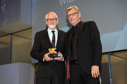 Dan Wieden (links im Bild mit Cannes-Chairman Terry Savage) wurde mit dem "Lion of St. Mark" geehrt. Dieser Preis wird für herausragende Persönlichkeiten und ihren Einsatz für die Kommunikationsbranche vergeben.