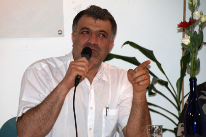 Sinan Ertuğrul, der Taxler und Politologe, der nicht Gastarbeitersohn genannt werden will und für den Identitätsdebatten nicht das Wichtigste im Leben sind.