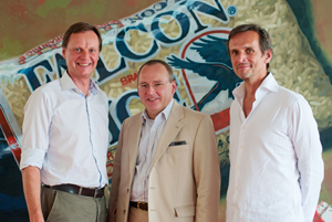 Fred Reiss, Manfred Warmuth (Kika-Geschäftsführer) und Erich Falkner (v. li.). Fred Reiss, Manfred Warmuth (Kika-Geschäftsführer) und Erich Falkner (v. li.).