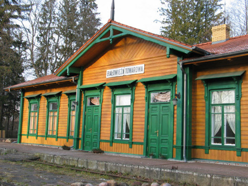 Der alte Zarenbahnhof von Bialowieza, in dem die Drynkowskis ein Restaurant betreiben. 