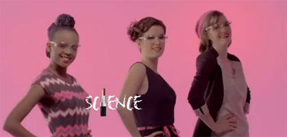 Den Spot "Science: It's a girl thing" gibt es noch auf Youtube. Den Spot "Science: It's a girl thing" gibt es noch auf Youtube.