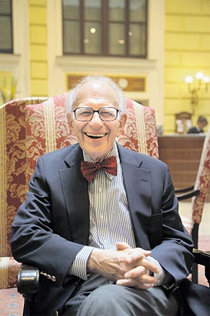 "In Wien um 1900 war es ganz normal, dass sich Künstler und Wissenschafter 
trafen." Eric Kandel bedauert, dass solche Begegnungen heute kaum mehr 
stattfinden. 