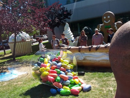 "Jelly Bean" ist da, und gesellt sich zu den Vorgängern Cupcake, Donut, Eclair, Gingerbread und Co. vor dem Googleplex in Mountain View.