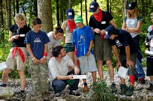 Wer gerne mit Kindern arbeitet und Wissensvermittlung mit einem Abenteuer-Erlebnis kombinieren kann, erfüllt wichtige Job-Kriterie eines Nationalpark Rangers. Wer gerne mit Kindern arbeitet und Wissensvermittlung mit einem Abenteuer-Erlebnis kombinieren kann, erfüllt wichtige Job-Kriterie eines Nationalpark Rangers.