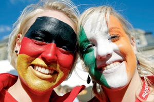 Die Fanbemalung ist die wohl einzige tolerable Form des Patriotismus. Die Fanbemalung ist die wohl einzige tolerable Form des Patriotismus.