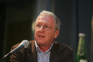 Arzt Herwig Scholz zum Suchtpotenzial der Automaten: "Wenn Sie überlegen, welche Medikamente süchtig machen, dann sind das
jene, die angenehme Effekte erzielen und rasch wirken." Arzt Herwig Scholz zum Suchtpotenzial der Automaten: "Wenn Sie überlegen, welche Medikamente süchtig machen, dann sind das
jene, die angenehme Effekte erzielen und rasch wirken."