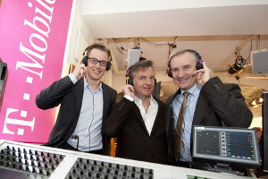 T-Mobile Marketing-Chef Thomas Kicker, Axel Dauchez, CEO Deezer und Robert Chvátal, CEO T-Mobile T-Mobile Marketing-Chef Thomas Kicker, Axel Dauchez, CEO Deezer und Robert Chvátal, CEO T-Mobile