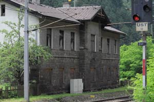 Bahnhof Patsch: alt, schön und abgelegen. Bahnhof Patsch: alt, schön und abgelegen.