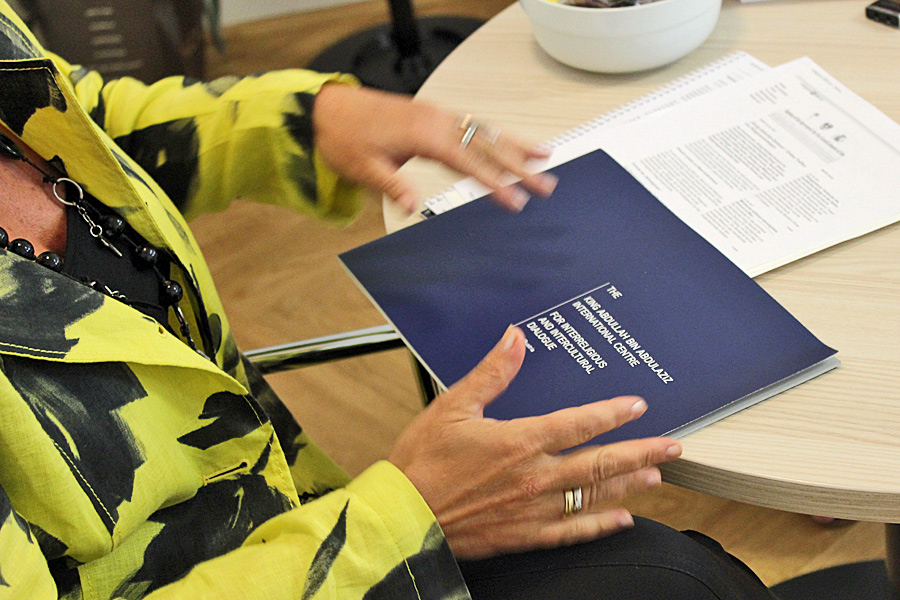  Nach der Eröffnung Ende November werden 25 Personen in dem Zentrum arbeiten. Die 
"Board-Members", bestehend aus Vertretern aller Weltreligionen, sollen 
sich viermal im Jahr treffen. Es ist die erste internationale Organisation weltweit, die sich ausschließlich dem interreligiösen Dialog widmet.