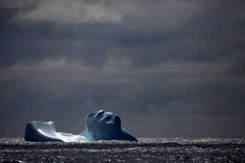 Was globale Konzerne hellhörig macht: Unterhalb des Eises im nördlichen Polargebiet sollen bis zu 90 Milliarden Fass Öl (je 159 Liter) lagern.