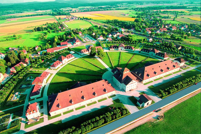 Die königliche
 Saline in Arc-et-Senans bietet originelle Nächtigungsmöglichkeiten. 