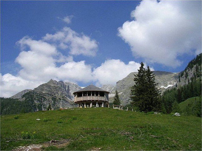 Die Wurzeralm liegt zwischen Roter Wand, Stubwieswipfel und Warscheneck auf 1.400 Meter Seehöhe.