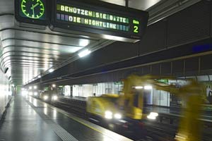 In der Nacht auf Freitag wurden die Baumaschinen zu ihrem Einsatzort gebracht.