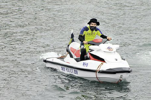  Expo-Polizei auf dem Jetski.
