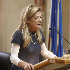 Siglinde Bolbecher am RednerInnenpult im März 2012 bei der Überreichung des Goldenen Ehrenzeichens für Verdienste um die Republik Österreich. Siglinde Bolbecher am RednerInnenpult im März 2012 bei der Überreichung des Goldenen Ehrenzeichens für Verdienste um die Republik Österreich.