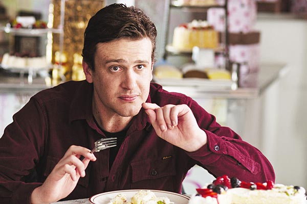 Schauspieler und Drehbuchautor Jason Segel in seinem neuesten Film "Fast verheiratet" als Tom, in dessen Beziehung die Romantik schwindet. 