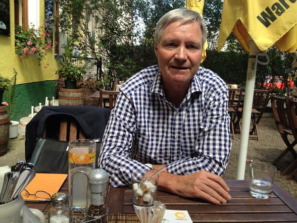 "Ja, im Sonnenhaus braucht man eine Zusatzheizung, aber  im Passivhaus 
brauchen Sie im Endeffekt für Warmwasser auch eine Zusatzheizung", sagt 
Martin Leitl, der dem "Sonnenhaus" in Österreich zum Durchbruch 
verhelfen will.&nbsp;