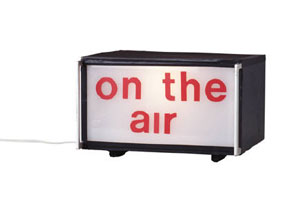 Etwa ein Dutzend freier Radiosender in Österreich fördert Mehrsprachigkeit. Etwa ein Dutzend freier Radiosender in Österreich fördert Mehrsprachigkeit.
