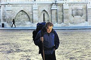 Martin Sheen beschritt den Jakobsweg - Regie führte in "Dein Weg" sein Sohn Emilio Estevez. Martin Sheen beschritt den Jakobsweg - Regie führte in "Dein Weg" sein Sohn Emilio Estevez.