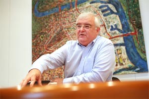 Der Linzer Bürgermeister Franz Dobusch will beim Ausbau der Straßenbahn das Land in die Pflicht nehmen. Der Linzer Bürgermeister Franz Dobusch will beim Ausbau der Straßenbahn das Land in die Pflicht nehmen.