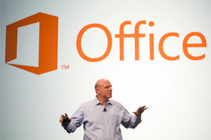 Steve Ballmer bei der Präsentation von Office 2013