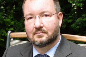 Rüdiger Frank (42) ist Professor für Wirtschaft und Gesellschaft
Ostasiens an der Uni Wien. Rüdiger Frank (42) ist Professor für Wirtschaft und Gesellschaft
Ostasiens an der Uni Wien.
