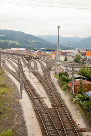 Der Güterbahnhof Wolfurt wird erweitert, das Betriebsgebiet ebenso. Der Güterbahnhof Wolfurt wird erweitert, das Betriebsgebiet ebenso.