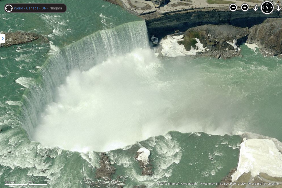 Bing Maps kann mit zahlreichen neuen Birds-Eye-View-Aufnahmen aufwarten, im Bild die Niagarafälle.