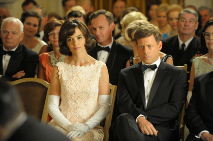Katie Holmes und Greg Kinnear als Jackie und John F. Kennedy in "The Kennedys", Freitag, 20.15 Uhr, ATV 2. Katie Holmes und Greg Kinnear als Jackie und John F. Kennedy in "The Kennedys", Freitag, 20.15 Uhr, ATV 2.