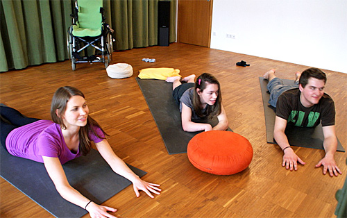 Setukara heißt ein neuer Yogastil aus Österreich. Dabei praktizieren Menschen mit und ohne Beeinträchtigungen gemeinsam.