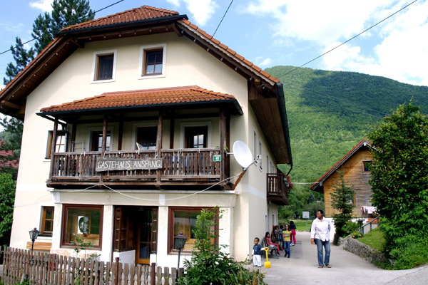 Im Gästehaus Anspang in Grünau im Almtal wohnen derzeit 29 Personen aus Afghanistan, Irak, Tschetschenien, Dagestan, Tadschikistan, Nigeria und Syrien. 