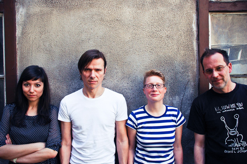 Unter den 47 Bands des Wiener Popfests stechen Mopedrock!! mit ihren auf 
Französisch gesungenen Songs hervor. Live am Samstag um 17 Uhr auf der 
Seebühne auf dem Karlsplatz zu erleben.