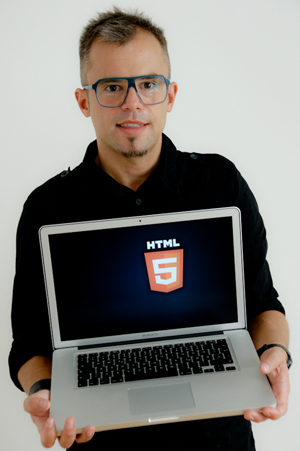Jürgen Liechtenecker ist Geschäftsführer der Web-Agentur "Liechtenecker" und erklärt den Begriff "HTML5". Jürgen Liechtenecker ist Geschäftsführer der Web-Agentur "Liechtenecker" und erklärt den Begriff "HTML5".