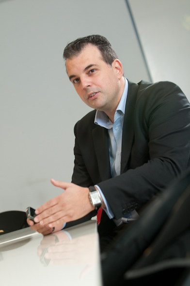 Paulo Baptisa erzählt von BlackBerry 10: "Das ist eine brandneue Plattform" Paulo Baptisa erzählt von BlackBerry 10: "Das ist eine brandneue Plattform"