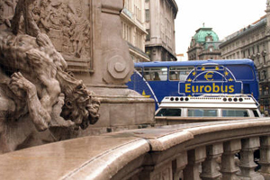 Der Eurobus - diesmal wohl ein wenig auch auf "Werbetour" für die Währung.