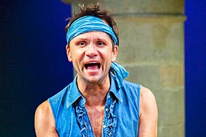 Verhaltensoriginell: Oliver Baier als Schlitzohr. 