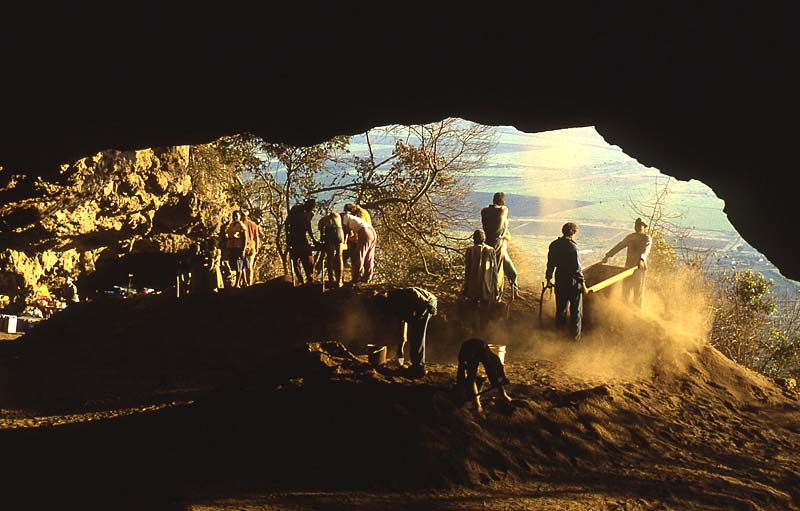 In der Border Cave in Südafrika fanden Forscher die ersten Spuren einer modernen Jäger- und Sammlergesellschaft. 